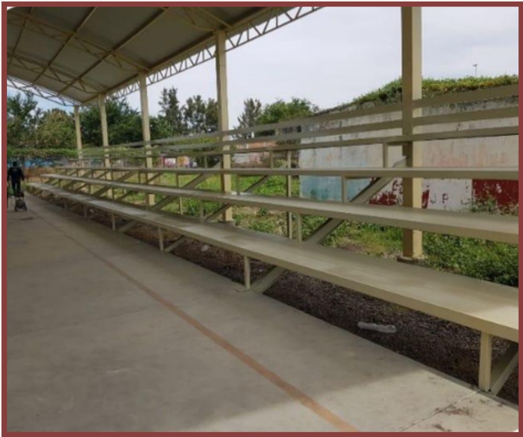 Gradas de la cancha deportiva