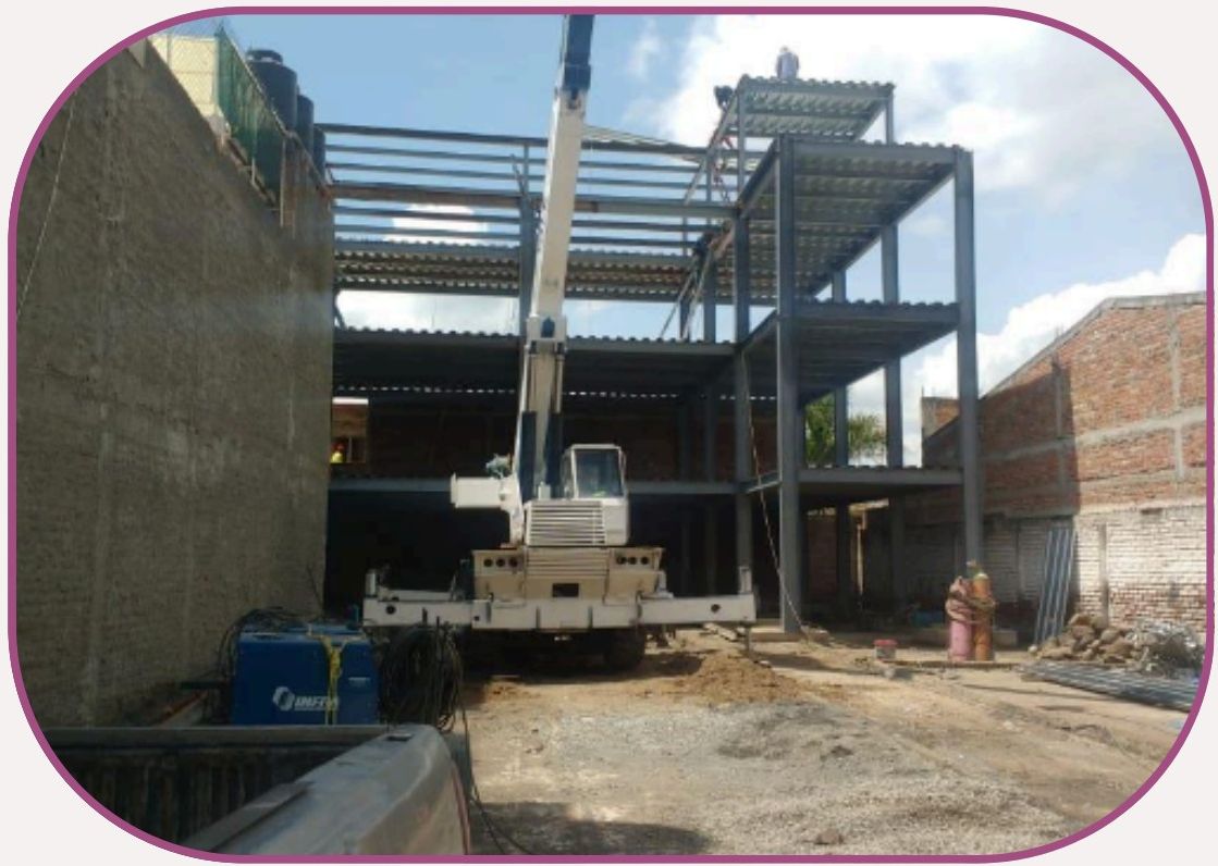 Obra de estructura metálica en el edificio