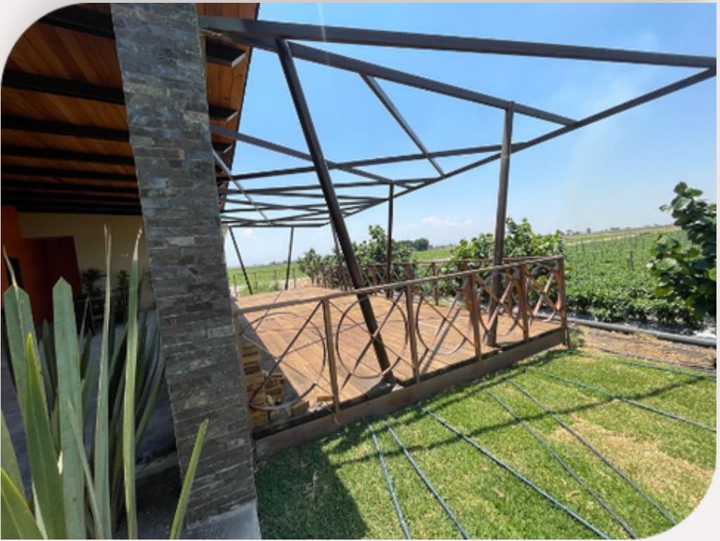 Detalle de la pérgola de madera