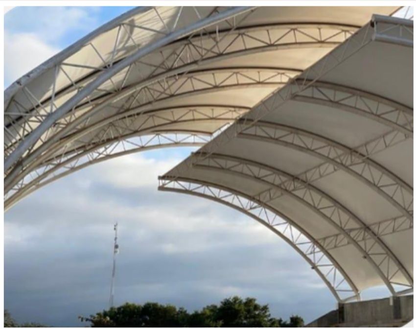 Detalle de la estructura del techo curvo