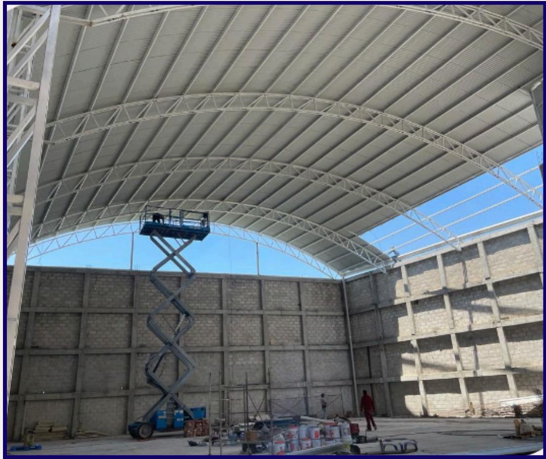 Interior de la bodega curva en construcción