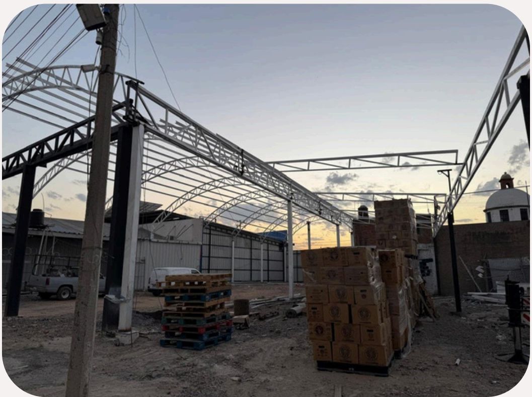 Estructura metálica de la bodega Lico con tarimas