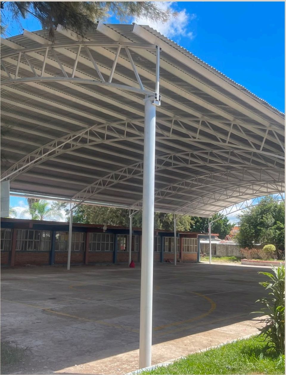 Estructura metálica del patio escolar Amado Nervo
